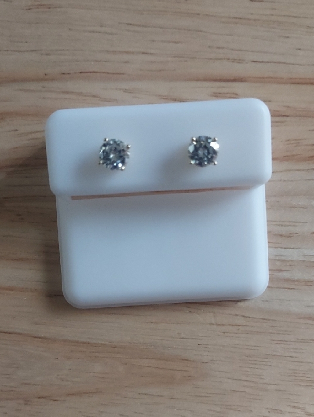 Sterling Silver Moissanite Stud Earrings - Clear Sparkle